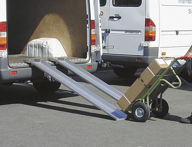 Verladeschiene Aluminium L1000xFB155 mm mit Rand Tragkraft 700 kg/Paar Verladeschiene Aluminium L1000xFB155 mm mit Rand Tragkraft 700 kg/Paar