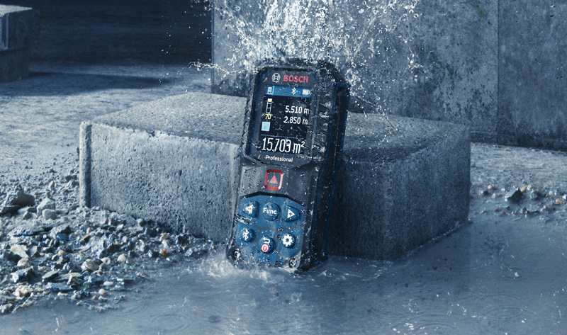 Laser-Entfernungsmesser im Wasser. Key Visual