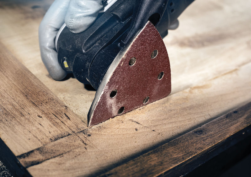 Bosch -Schleifblatt zum detaillierten Holzschleifen mit Multifunktionswerkzeugen. Detailbild