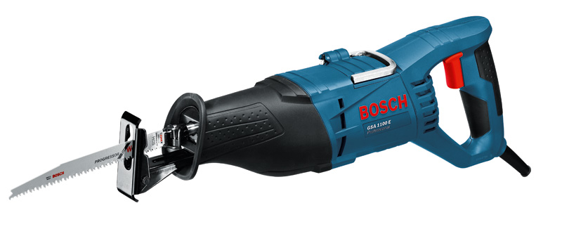 Bosch GSA 1100 E Säbelsäge mit 230 mm Schnitttiefe. Produktbild dynamisch