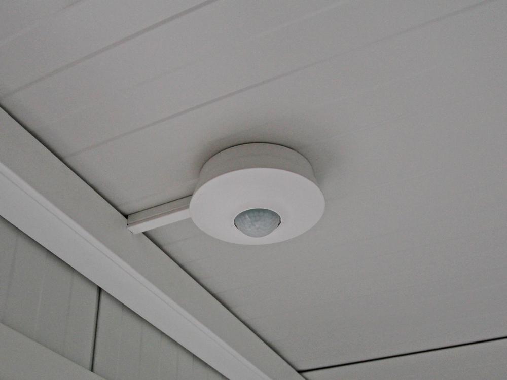 Deckenpräsenzmelder statt Lichtschalter, IP 55, Farbe weiß Erfassungswinkel 360° Deckenpräsenzmelder statt Lichtschalter, IP 55, Farbe weiß Erfassungswinkel 360°